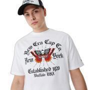 T-shirt com borboleta gráfica de grandes dimensões New Era